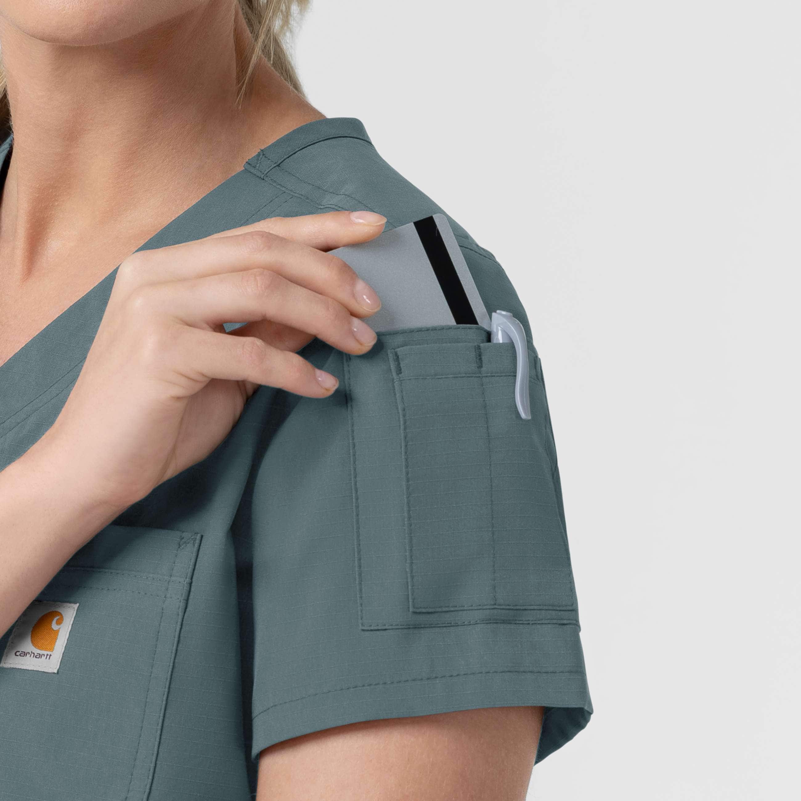 Women's rugged flex fld tuck-in scrub top
