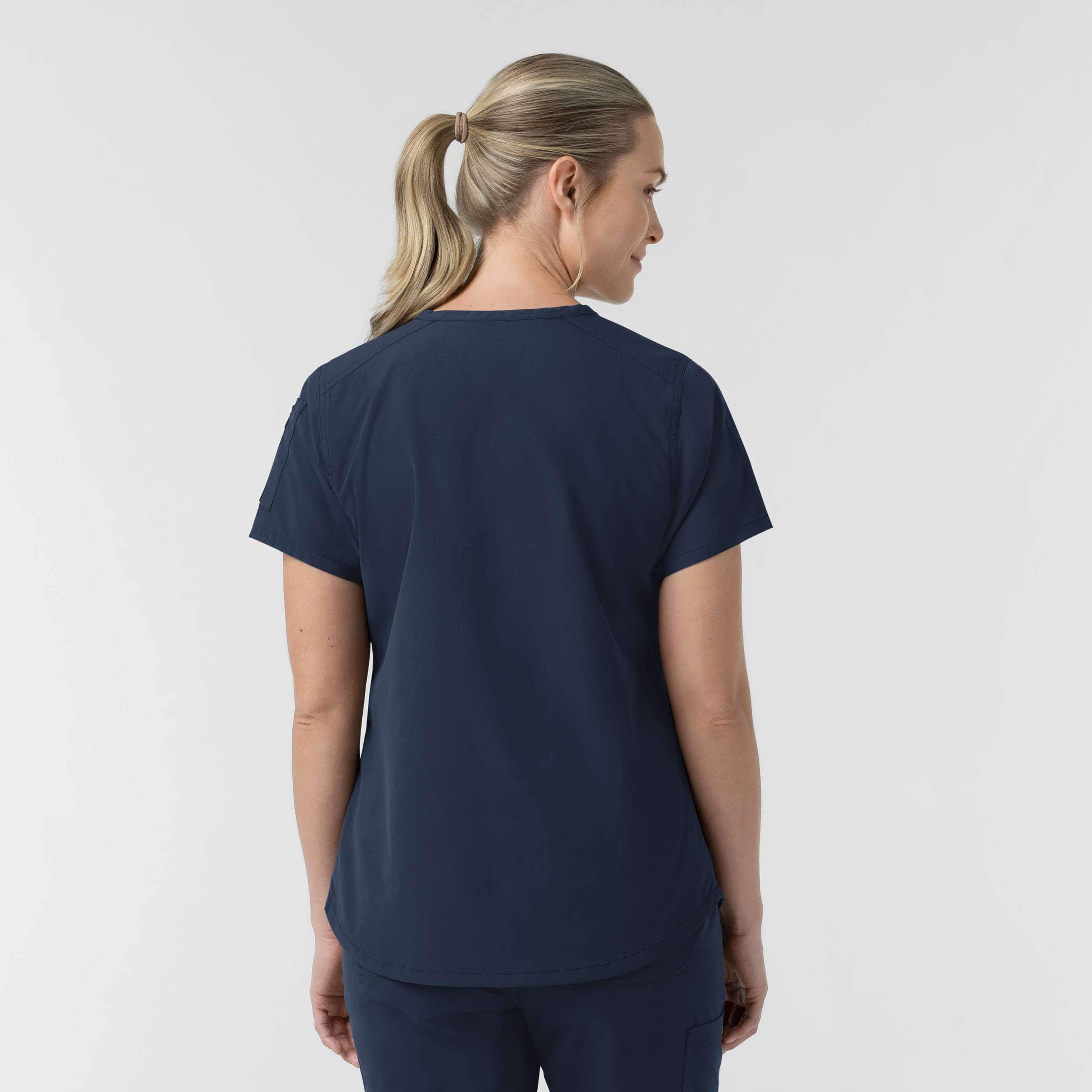 Women's rugged flex fld tuck-in scrub top